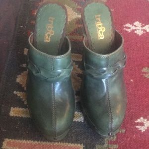 Tribeca bt Kenneth Cole green heeled clog shoe